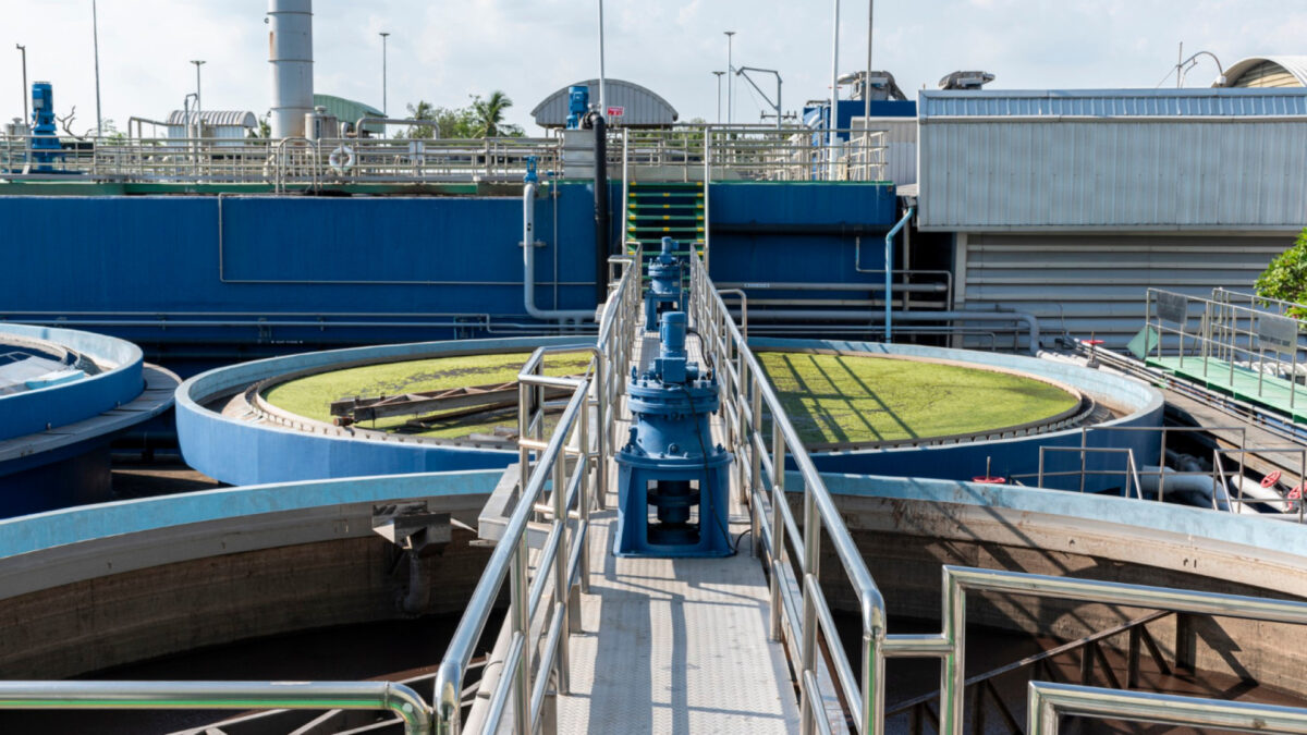 Comment le traitement des eaux usées industrielles renforce la durabilité des entreprises ?